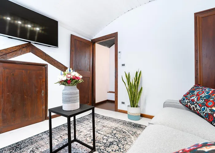 8 Mins From San Marco, Experience Authentic