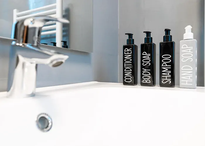 8 Mins From San Marco, Experience Authentic Apartamento *