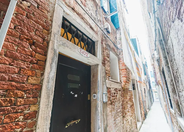 8 Mins From San Marco, Experience Authentic Apartamento