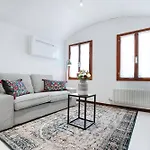 8 Mins From San Marco, Experience Authentic アパート