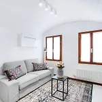 Apartman 8 Mins From San Marco, Experience Authentic *