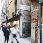 アパート 8 Mins From San Marco, Experience Authentic