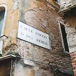 8 Mins From San Marco, Experience Authentic アパート *