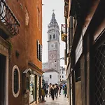 8 Mins From San Marco, Experience Authentic ヴェネツィア