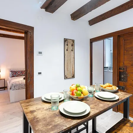 8 Mins From San Marco, Experience Authentic アパート ヴェネツィア