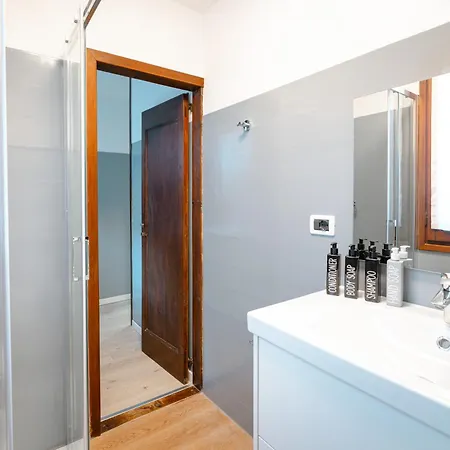 8 Mins From San Marco, Experience Authentic Appartement Venetië