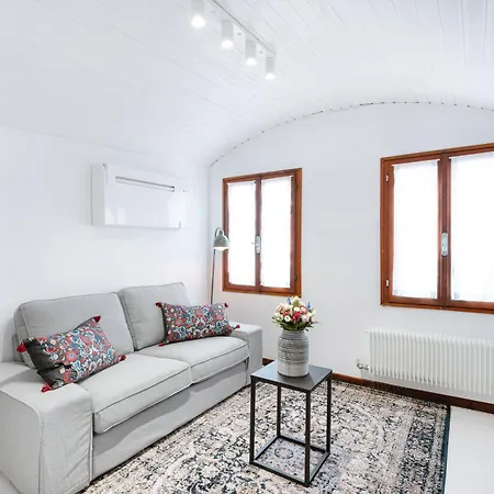 Appartamento 8 Mins From San Marco, Experience Authentic *