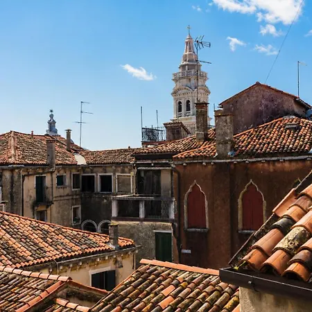 8 Mins From San Marco, Experience Authentic Apartmán