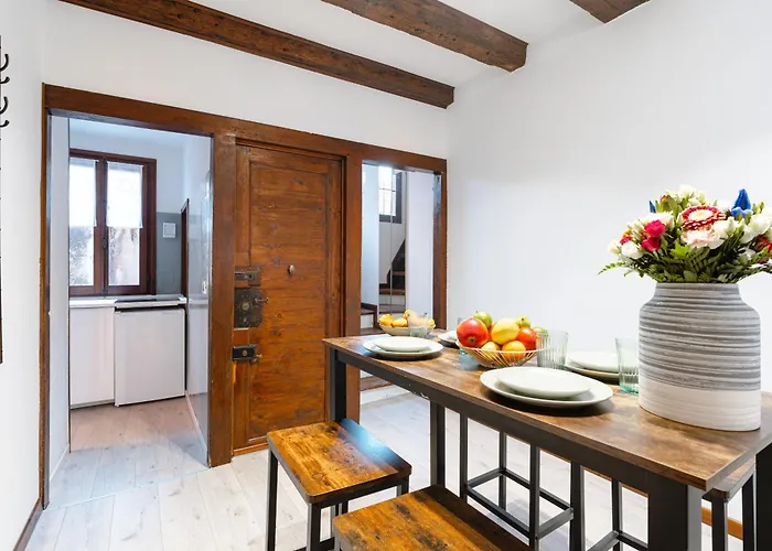 8 Mins From San Marco, Experience Authentic アパート *