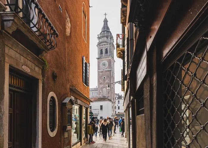 8 Mins From San Marco, Experience Authentic ヴェネツィア